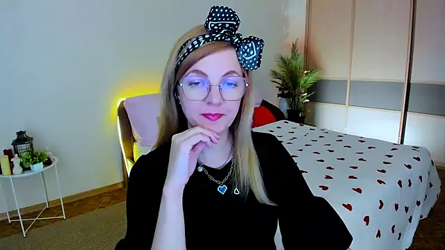 Show modela YourUniverser na web-kameri