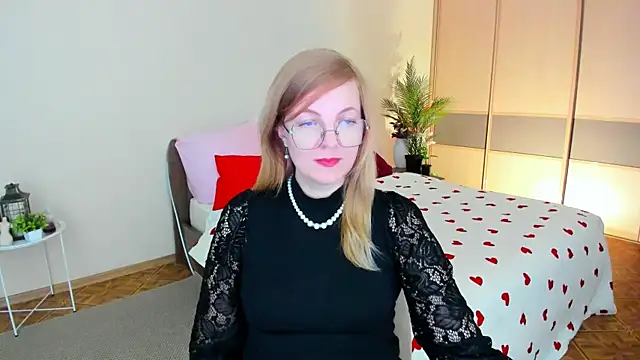 Show modela YourUniverser na web-kameri