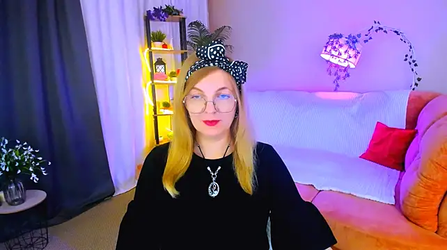 Show modela YourUniverser na web-kameri