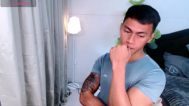 PinooyMilker – webcam-show