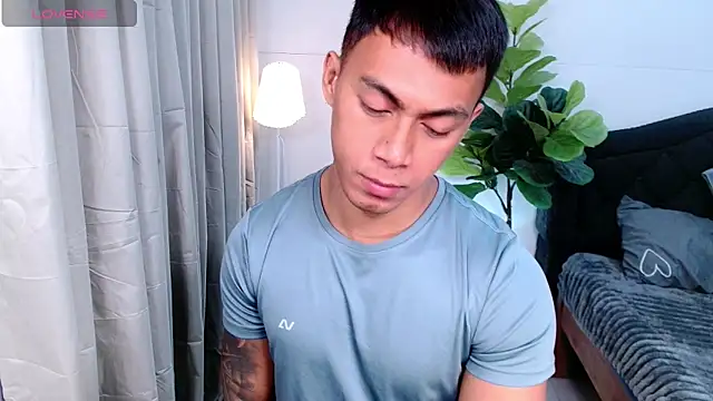 Show modela PinooyMilker na web-kameri
