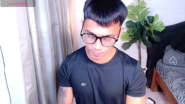 PinooyMilker – webcam-show