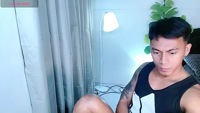 PinooyMilker's Webcam Show