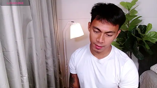 PinooyMilker's Webcam Show