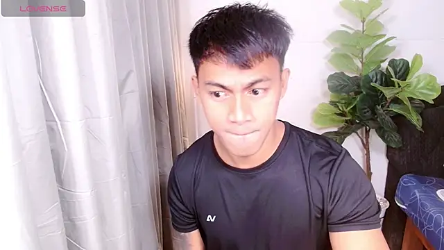 PinooyMilker webcam show