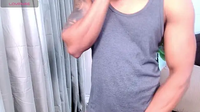 PinooyMilker's Webcam Show