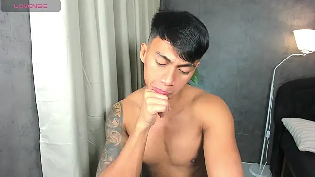 Show modela PinooyMilker na web-kameri