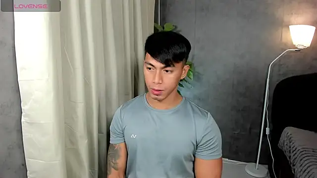Show modela PinooyMilker na web-kameri