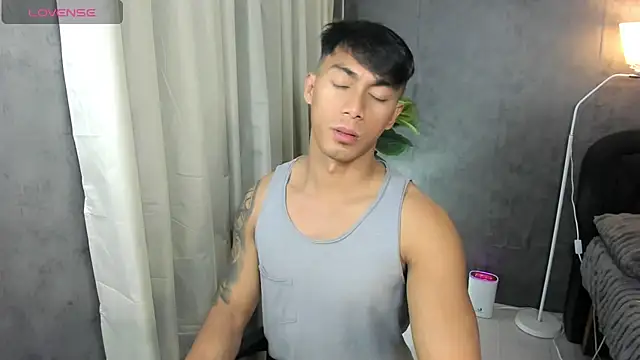 PinooyMilker webcam show