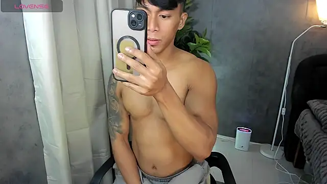 PinooyMilker's Webcam Show