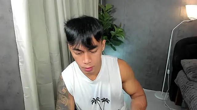 PinooyMilker webcam show