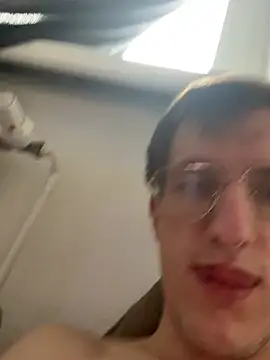 420Boy18cm: διαδικτυακό σόου στην κάμερα