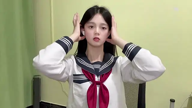 Nicole-13's Live Sex Cam Show