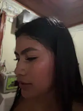 LunaaRosse's Live Chat Room