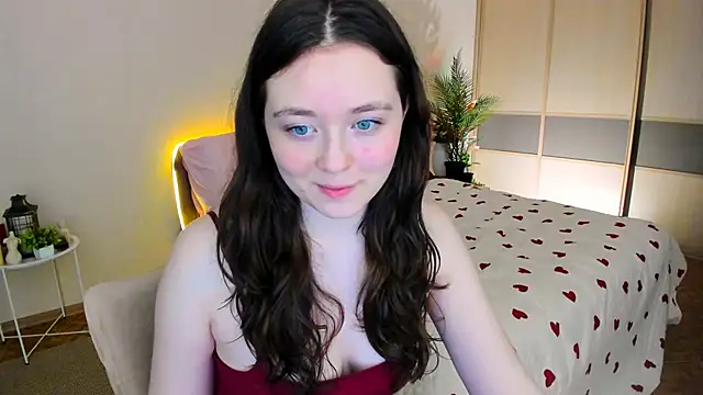 AlluringLookk Show in webcam