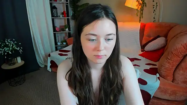 AlluringLookk Webcam-Show