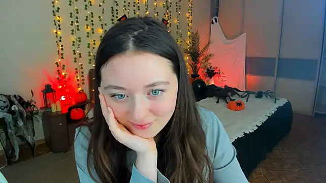 AlluringLookk Webcam-Show