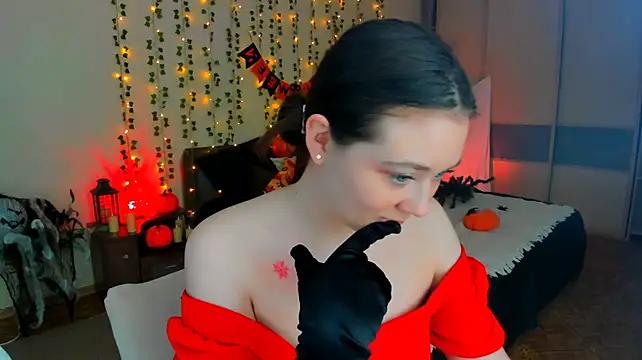 AlluringLookk Show in webcam