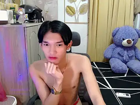 urasian_john18 Show Webcam