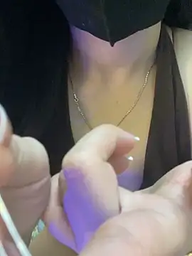 -Maya-0102 Show Webcam