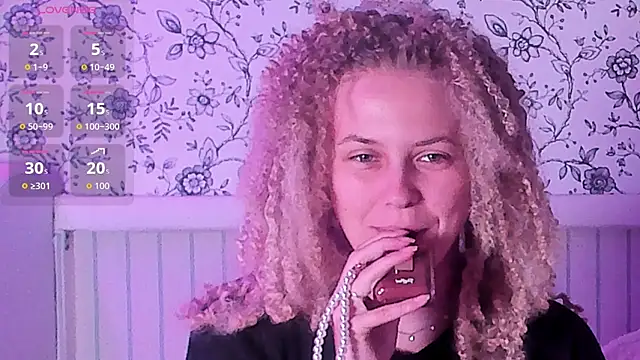 AngelAnty Adlı Modelin Canlı XXX Sohbeti