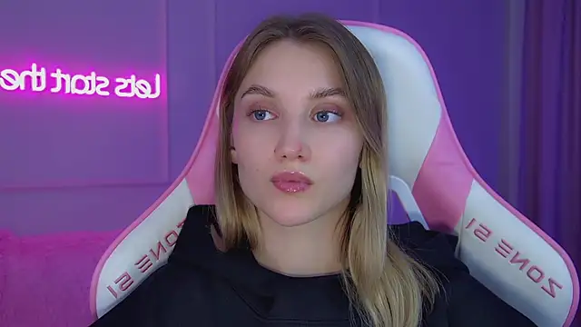 StacyEvances' Live XXX Chat
