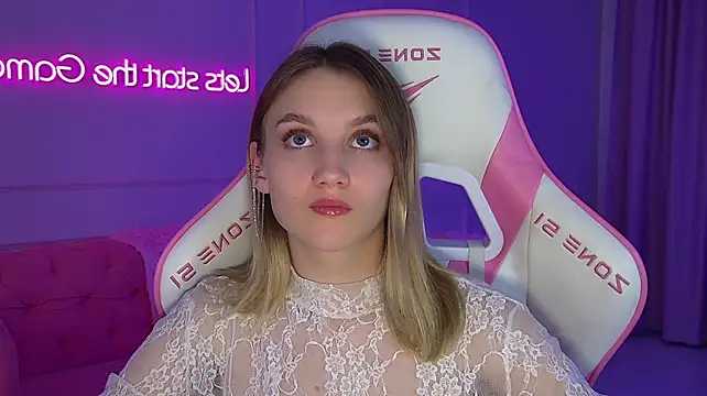 StacyEvances live XXX chat