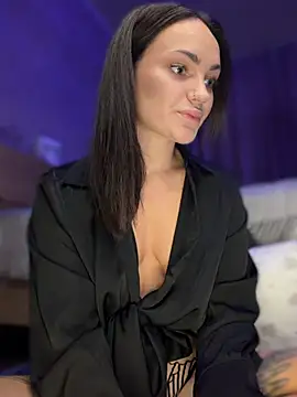 BiteMeSarah Show in webcam