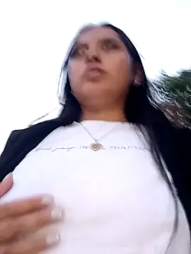 Pokazy przed kamerką – LunaHot_777