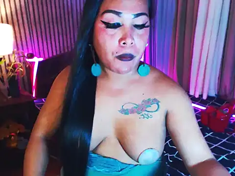 CumFactoryLunaのウェブカメラショー
