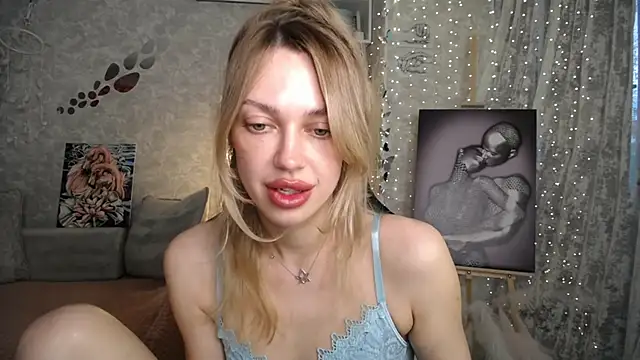 NickyAdamidi's Live Chat Room