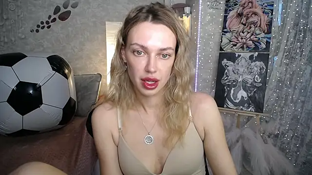 XXX chat uživo modela NickyAdamidi