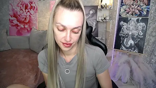 NickyAdamidi 即時 XXX 聊天