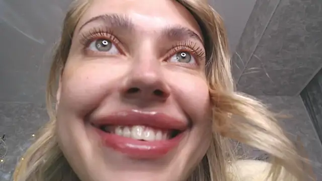 NickyAdamidi 现场XXX聊天