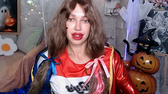 Show modela NickyAdamidi na web-kameri