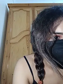 ghadiraa Adlı Modelin Web Kamerası Şovu