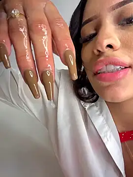 MystiqueXXX's Webcam Show