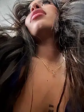 MystiqueXXX's Webcam Show