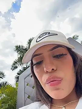 MystiqueXXX's Webcam Show