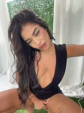 MystiqueXXX's Webcam Show