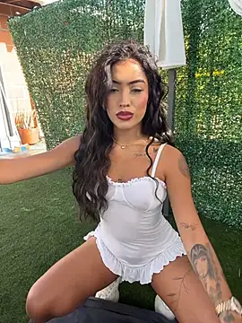 MystiqueXXX's Webcam Show