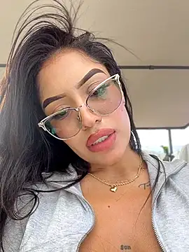 MystiqueXXX's Webcam Show