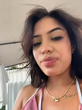 MystiqueXXX's Webcam Show