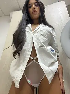 MystiqueXXX's Webcam Show