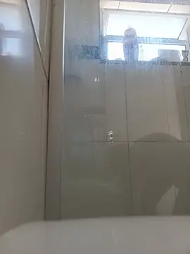 Show modela dropdia na web-kameri