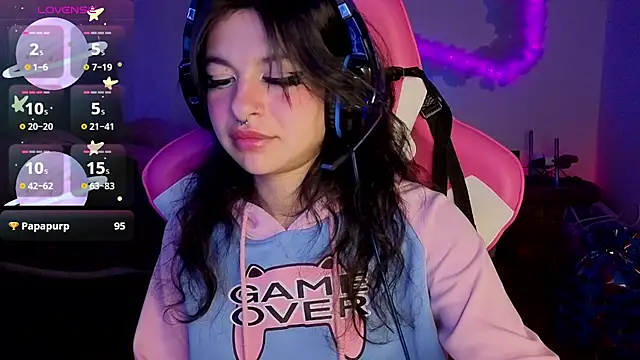 Вебкам-шоу larah_uwu