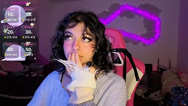 larah_uwu Chat XXX in diretta