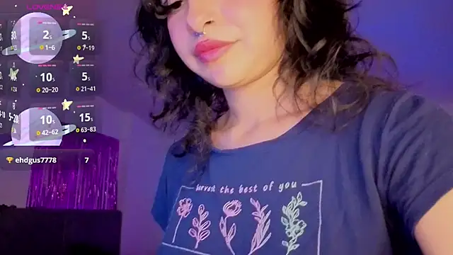 larah_uwuのライブXXXチャット