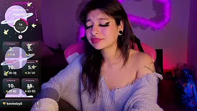 larah_uwu Chat XXX in diretta
