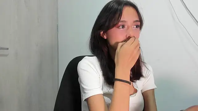 Show modela brisazanes na web-kameri